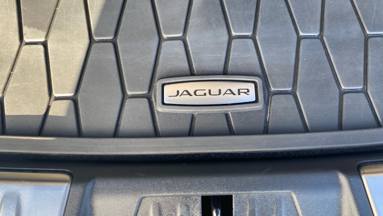 Jaguar F-Pace 2.0 D200 R-Dynamic Black 5dr Auto AWD Diesel Estate